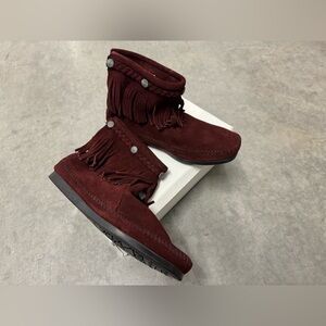 Women's Minnetonka Moccasins Back Zip Hard Sole Boot  Suede Moc Burgundy Sze 8